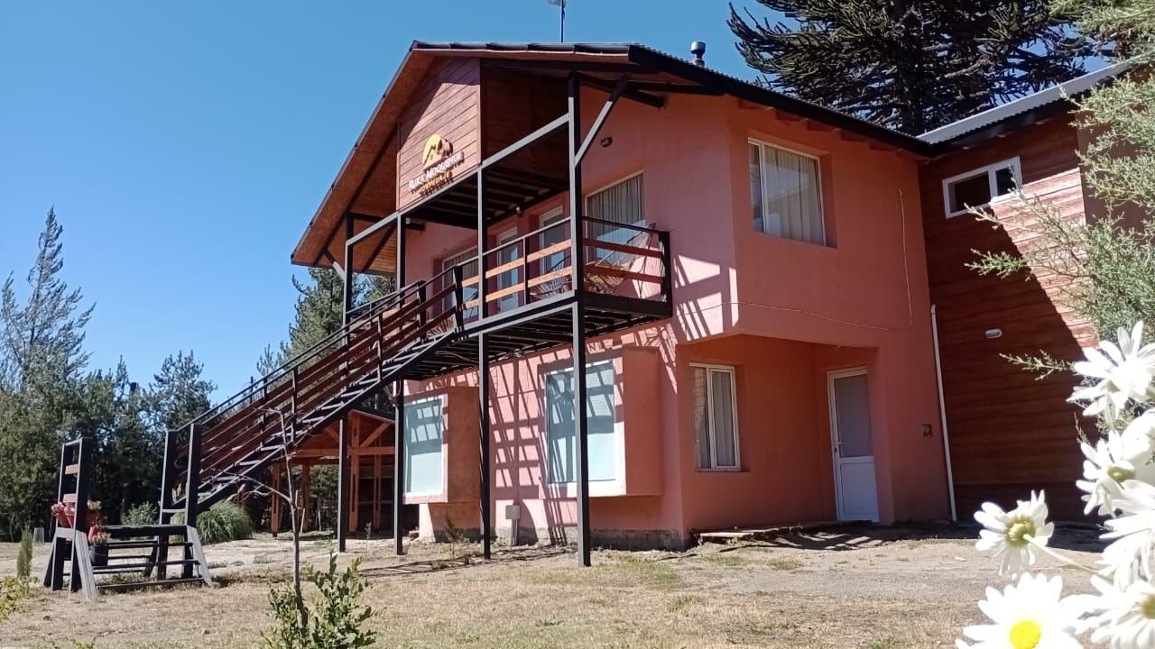 Entrada del departamento con jardín