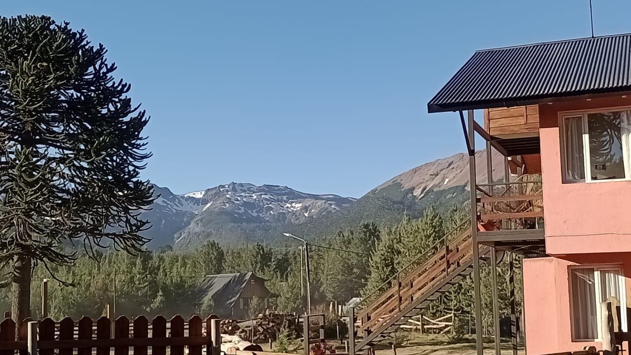 Vista al cerro La Bella Durmiente desde Ruka Moquehue